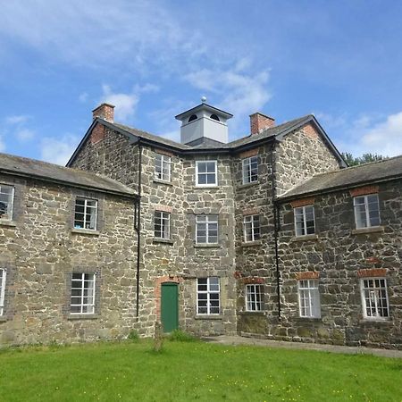 Llanfyllin Workhouse - Y Dolydd Hostel Bagian luar foto