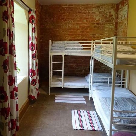 Llanfyllin Workhouse - Y Dolydd Hostel Bagian luar foto