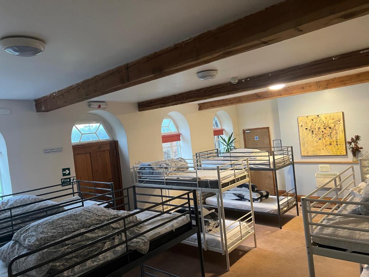 Llanfyllin Workhouse - Y Dolydd Hostel Bagian luar foto