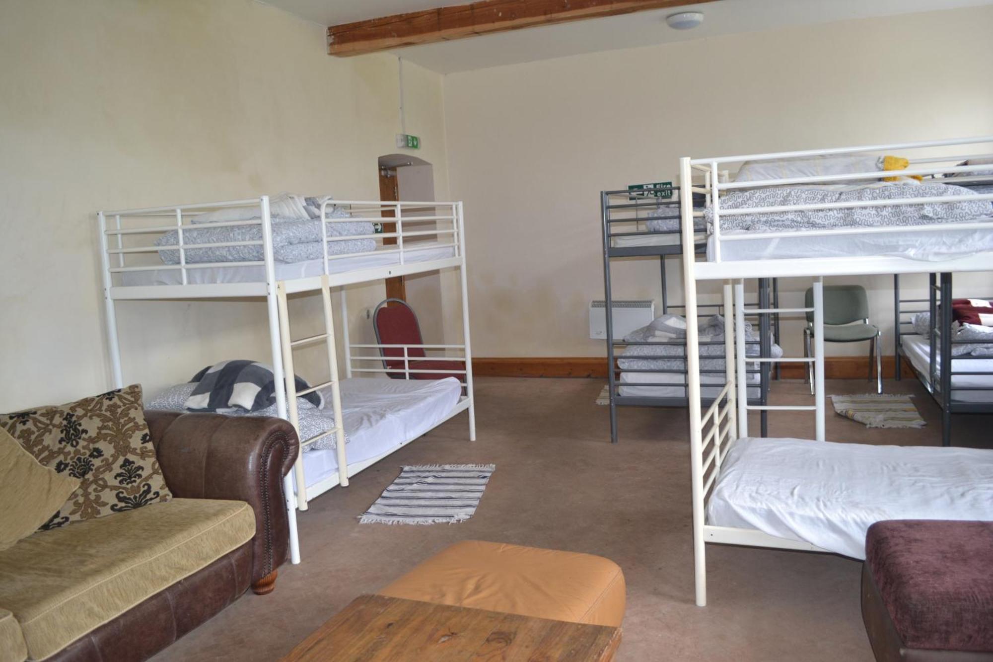Llanfyllin Workhouse - Y Dolydd Hostel Bagian luar foto