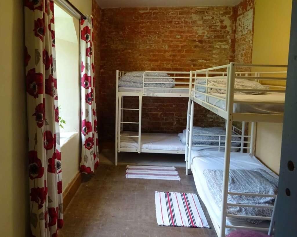 Llanfyllin Workhouse - Y Dolydd Hostel Bagian luar foto